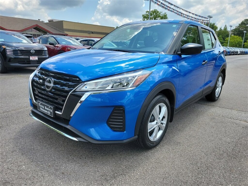New 2025 Nissan Kicks Play S SUV