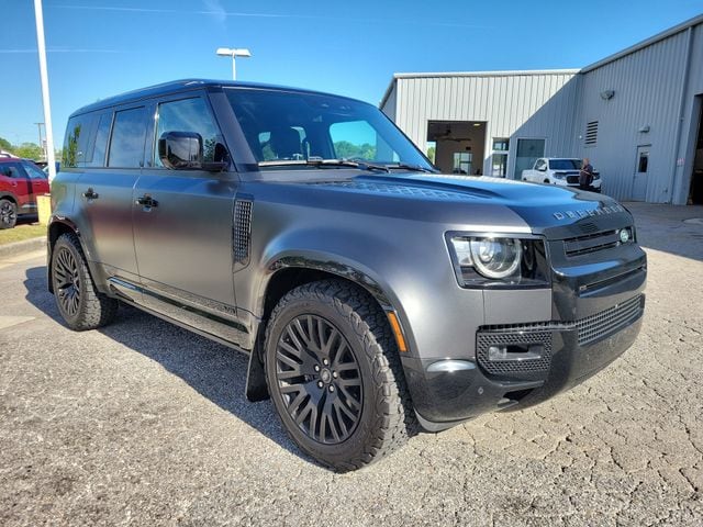 2023 Land Rover Defender V8's photo