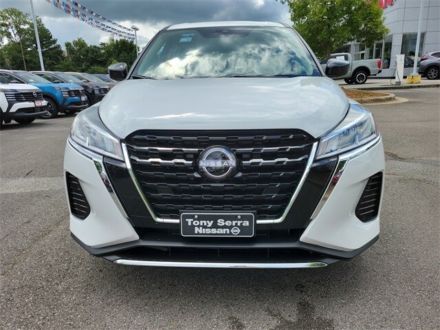 2025 Nissan Kicks Play S photo 2
