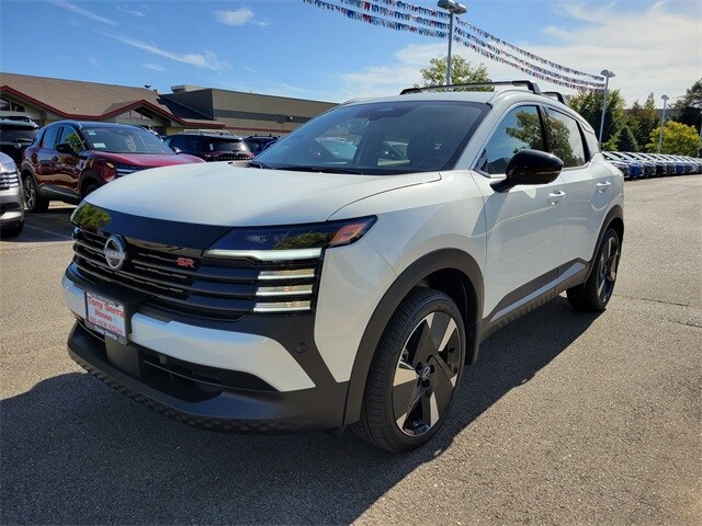 2026 Nissan Kicks SR photo 3