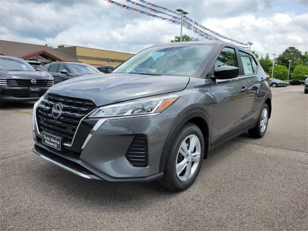 New 2025 Nissan Kicks Play S SUV