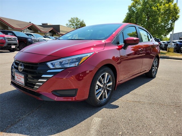 2025 Nissan Versa 1.6 SV photo 3