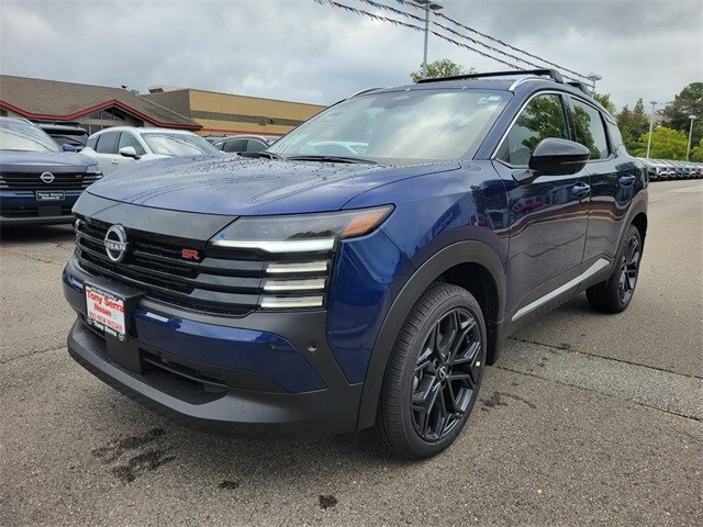 2026 Nissan Kicks SR photo 3