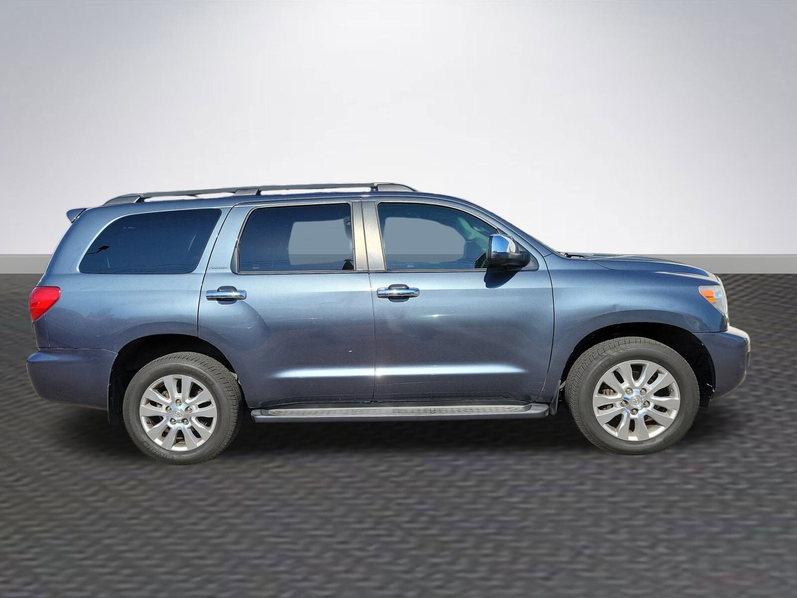2010 Toyota Sequoia Platinum photo 2