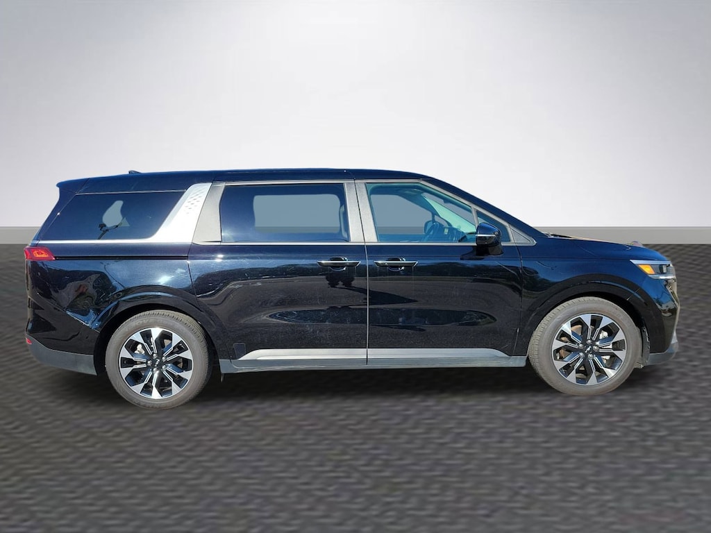 Used 2024 Kia Carnival EX MPV