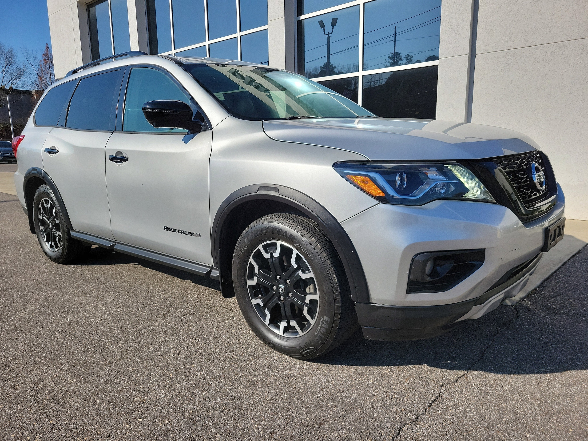 2020 Nissan Pathfinder SL's photo