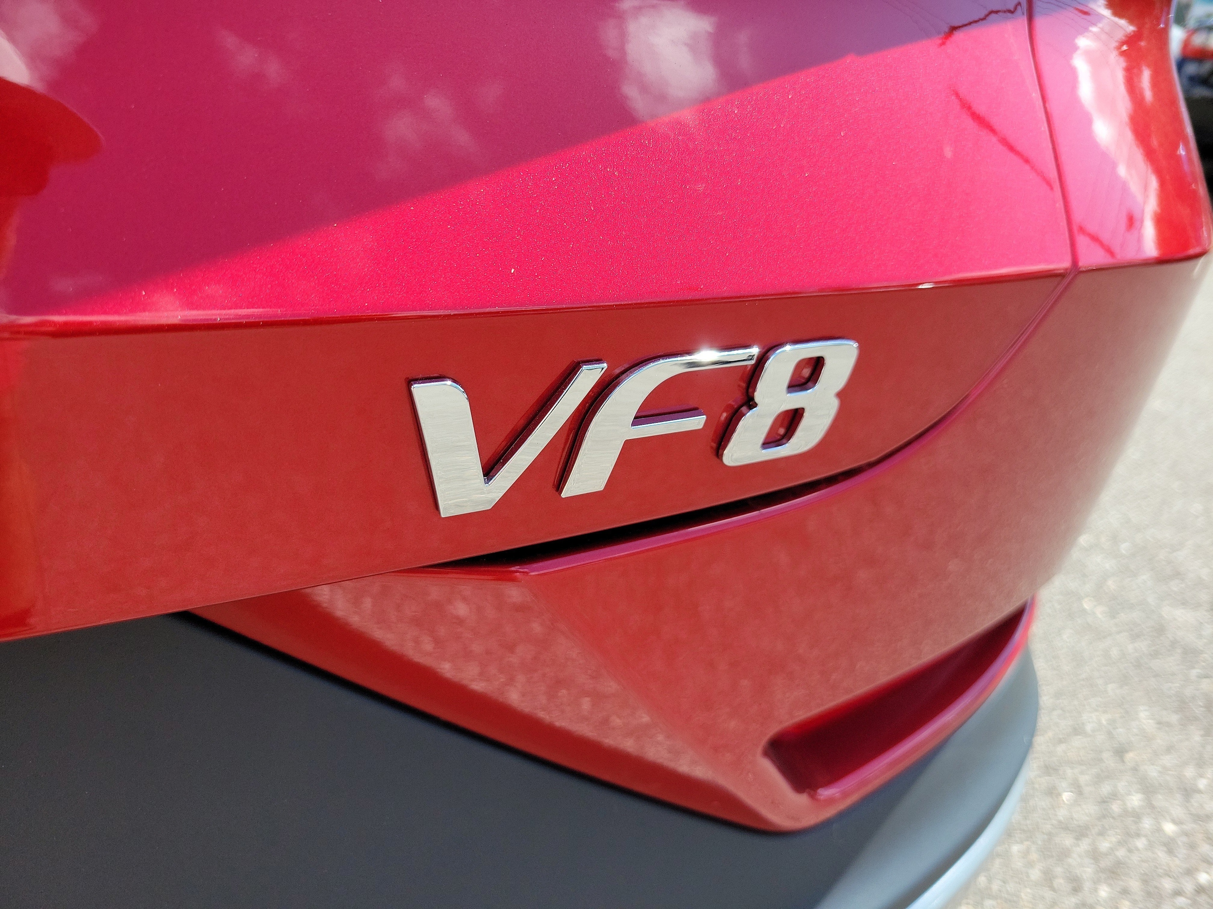 2025 VinFast VF 8 Eco - Photo 10