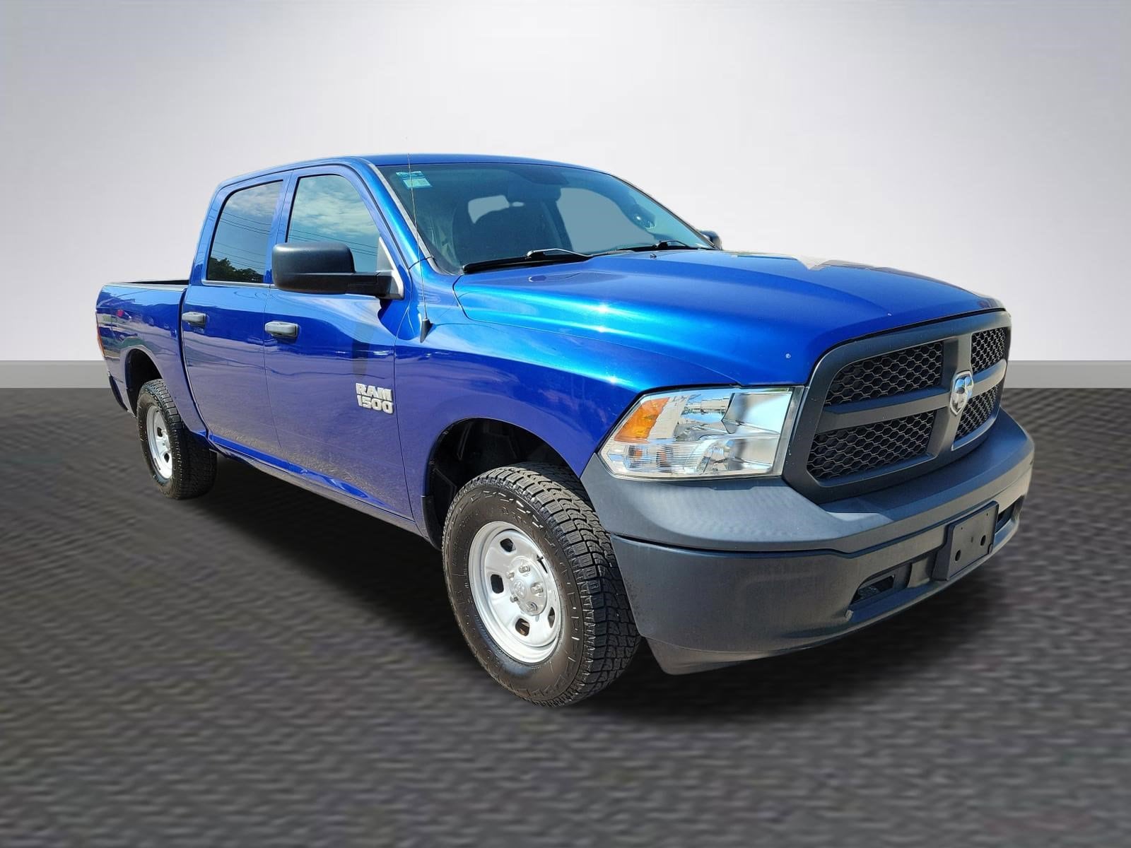 2016 RAM 1500 Tradesman 4x4 Crew Cab 5'7's photo