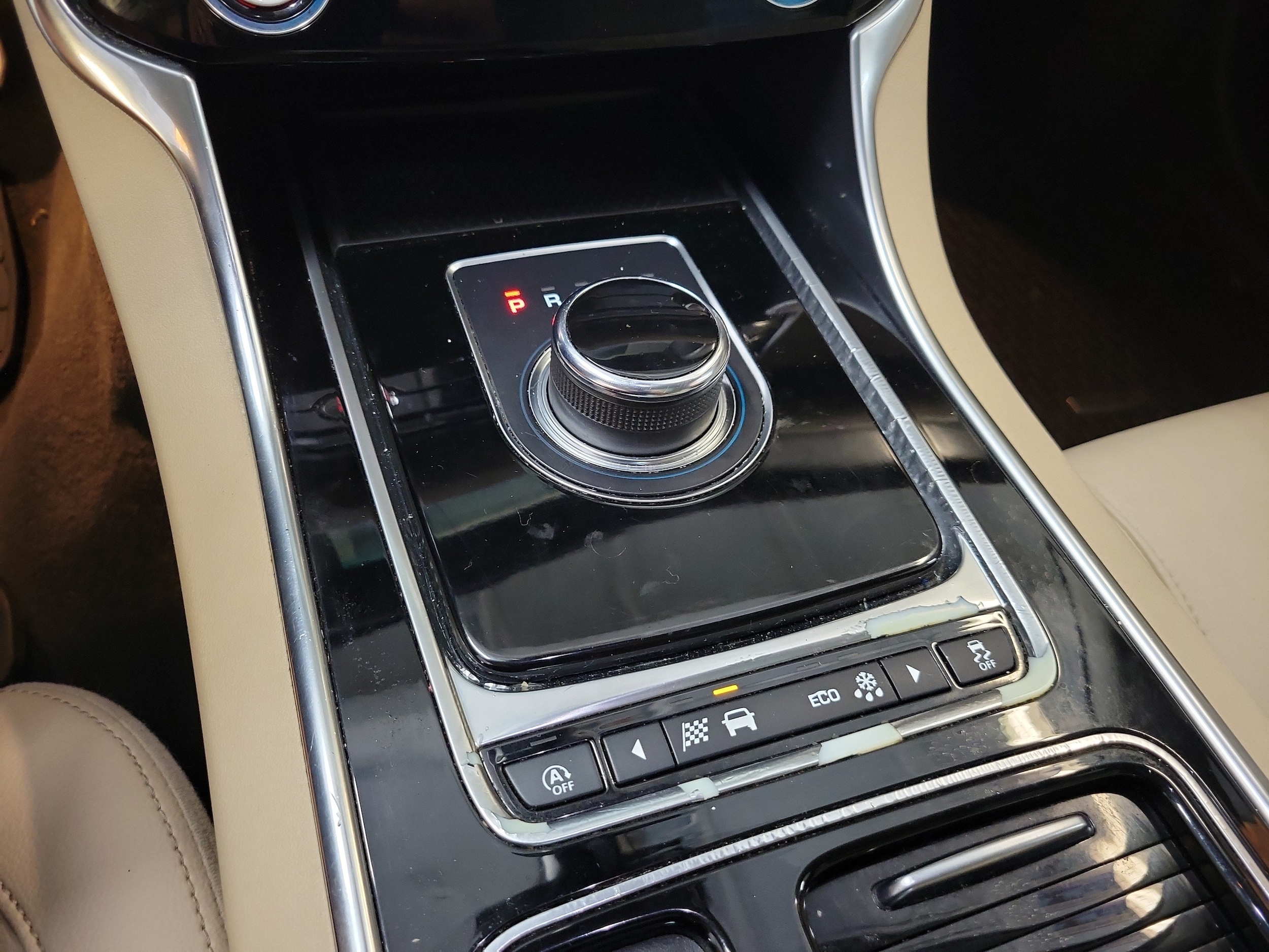 2020 Jaguar XF Premium - Photo 19