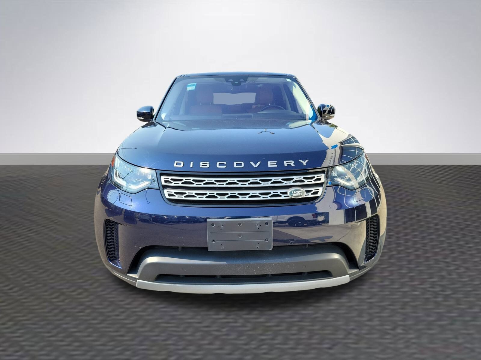 2020 Land Rover Discovery HSE photo 2