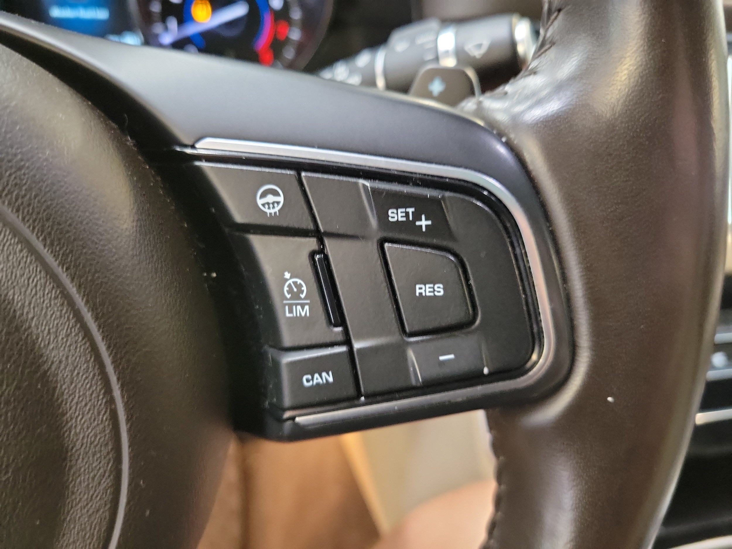2020 Jaguar XF Premium - Photo 22