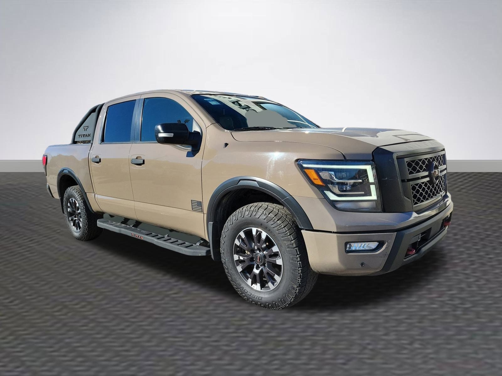 2020 Nissan Titan PRO-4X's photo