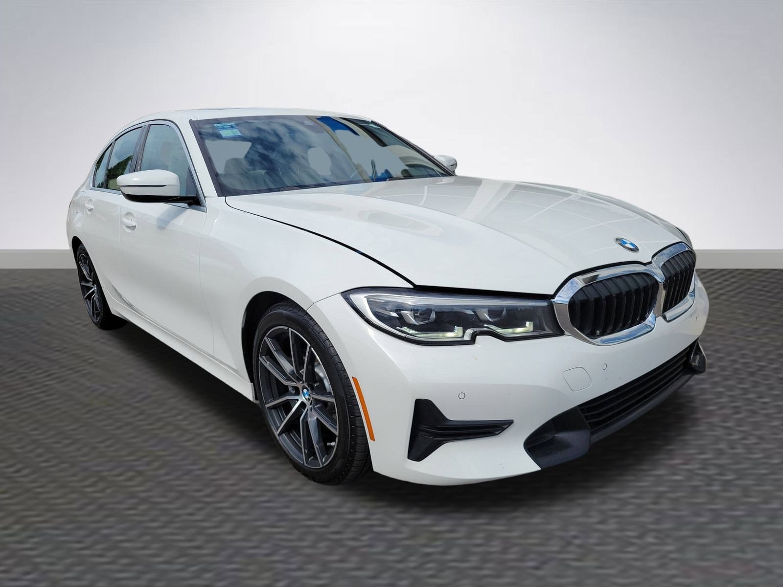 2019 BMW 3 Series 330i's photo