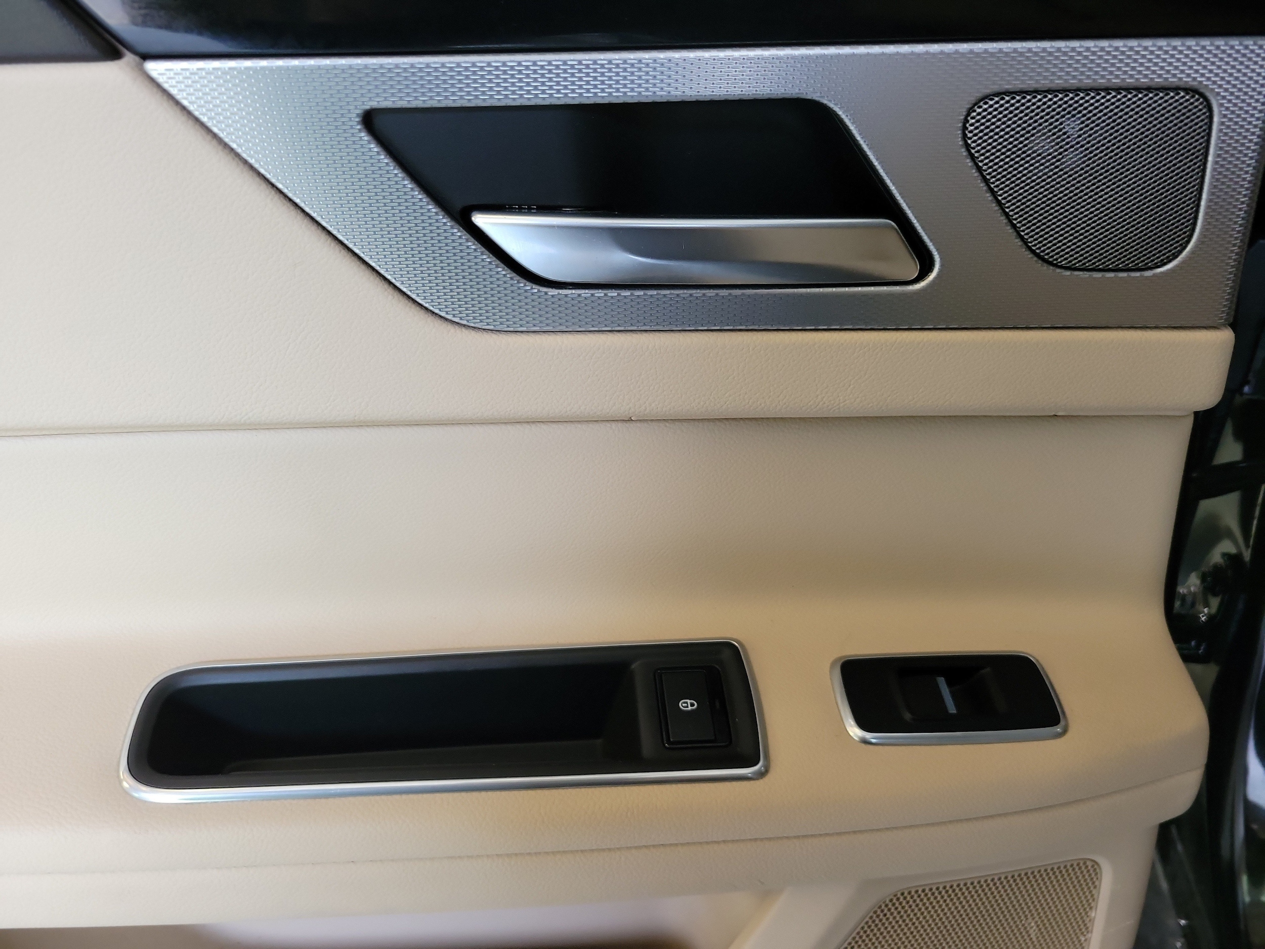 2020 Jaguar XF Premium - Photo 25