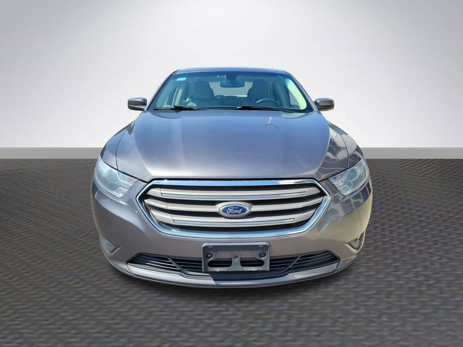 2014 Ford Taurus SEL photo 2