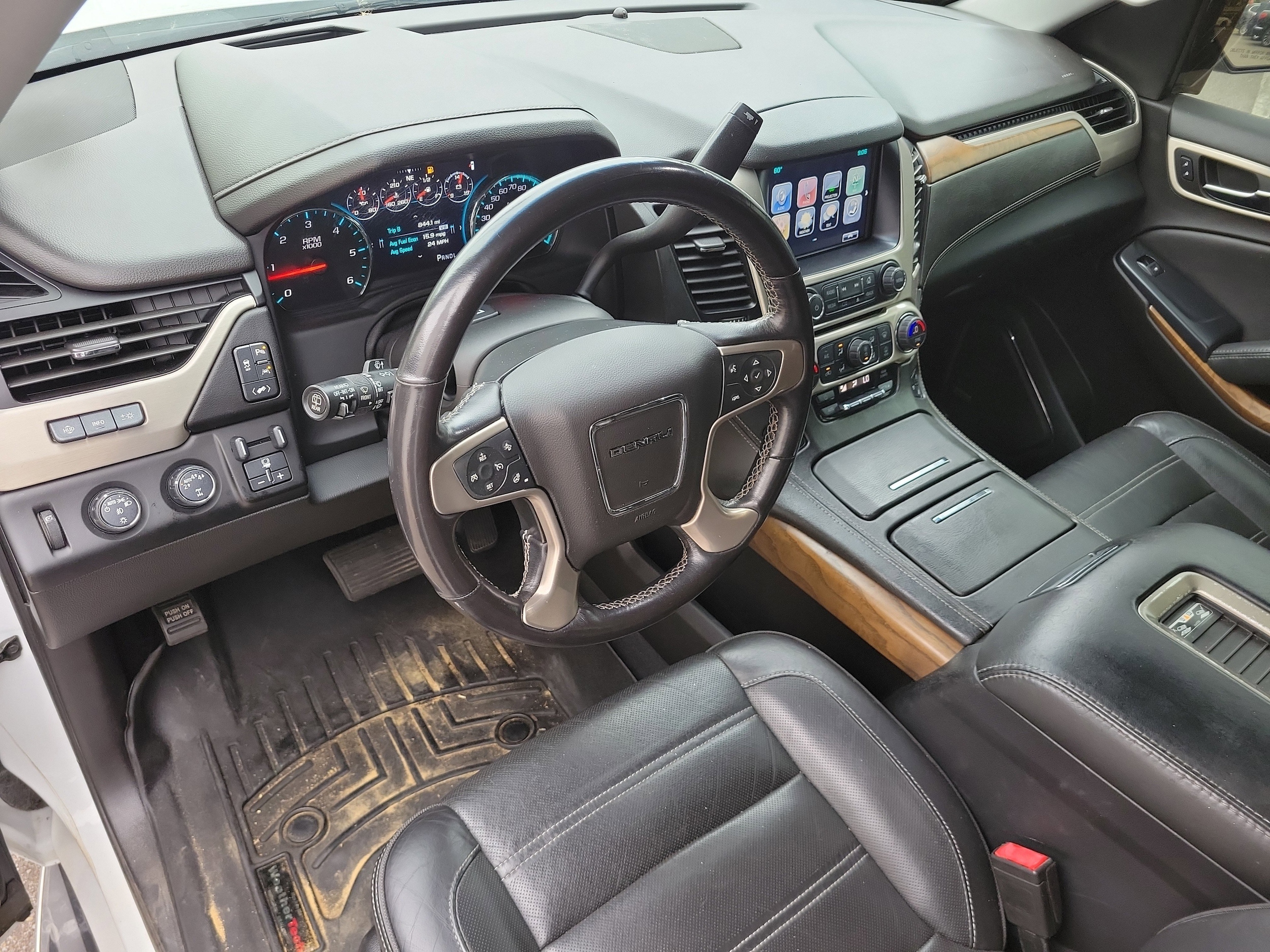 2020 GMC Yukon XL Denali - Photo 8