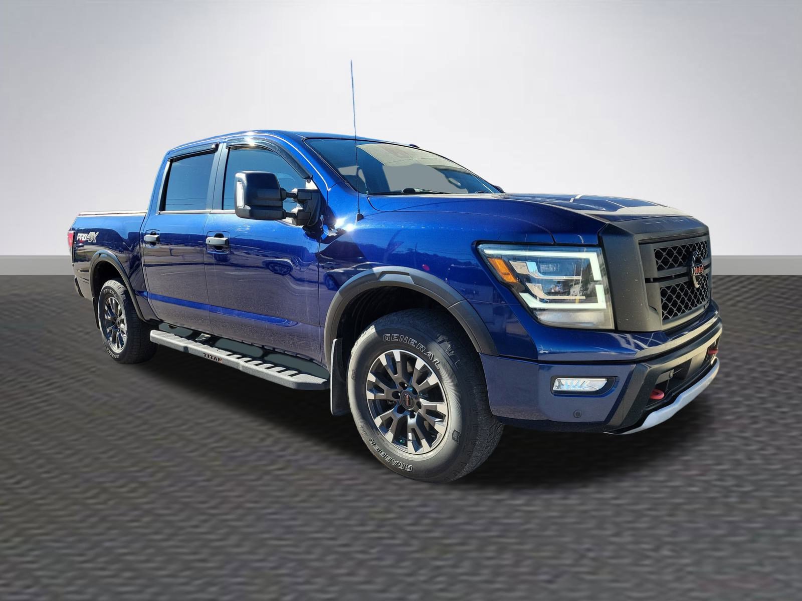 2021 Nissan Titan PRO-4X's photo