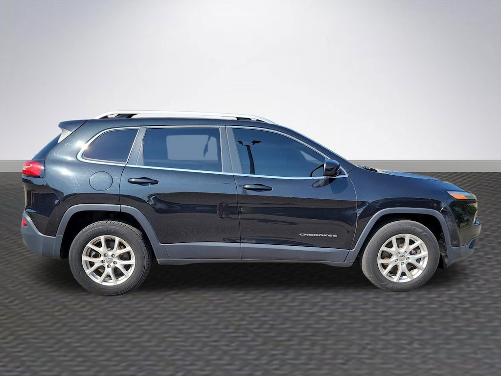 Used 2016 Jeep Cherokee Latitude 4x4 SUV