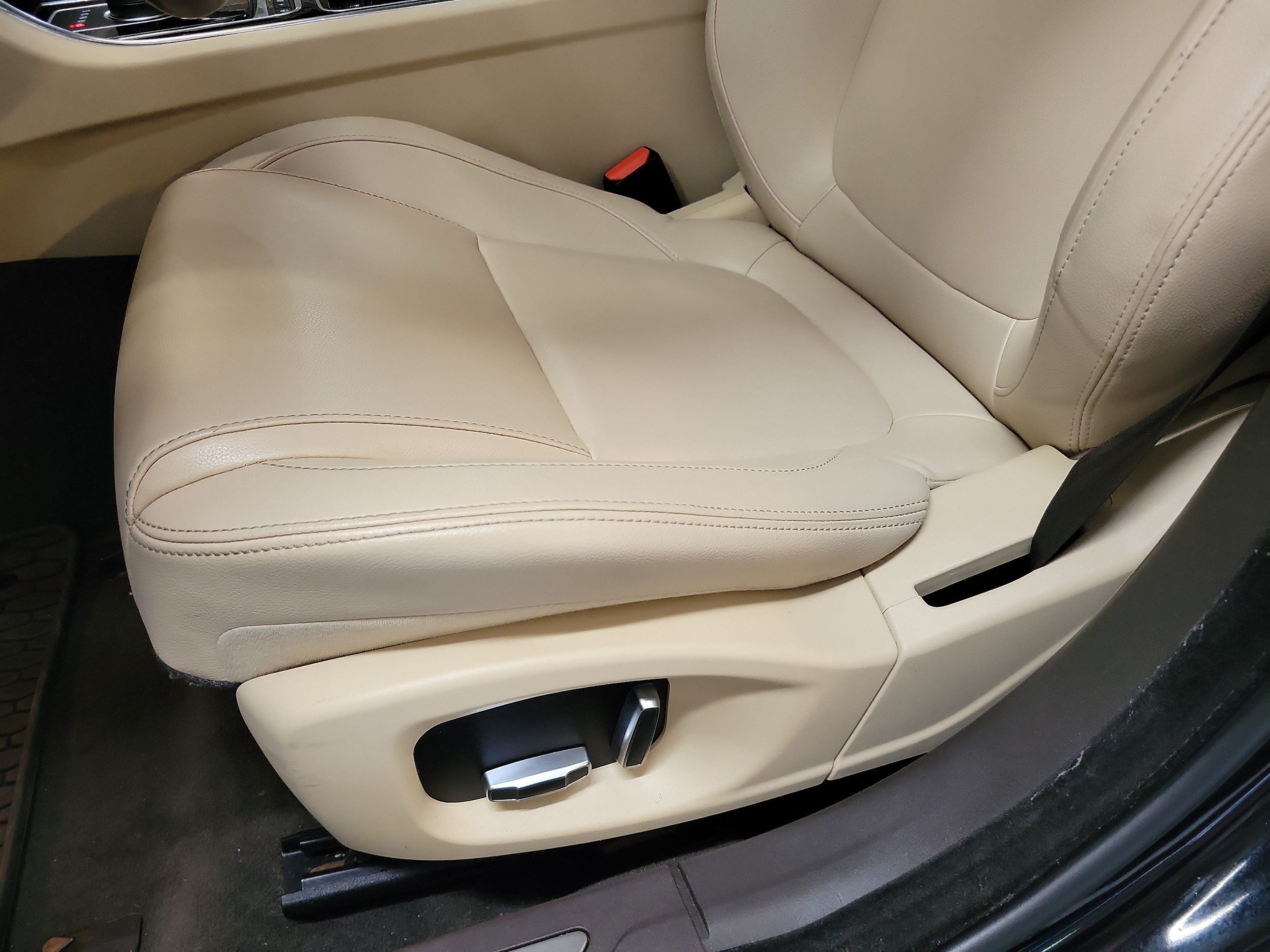 2020 Jaguar XF Premium - Photo 10
