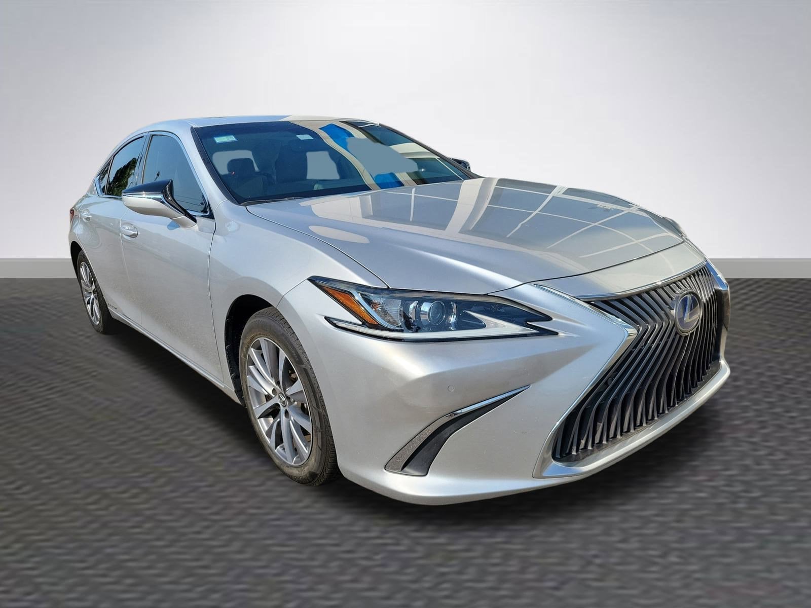 2021 Lexus ES Hybrid 300h's photo