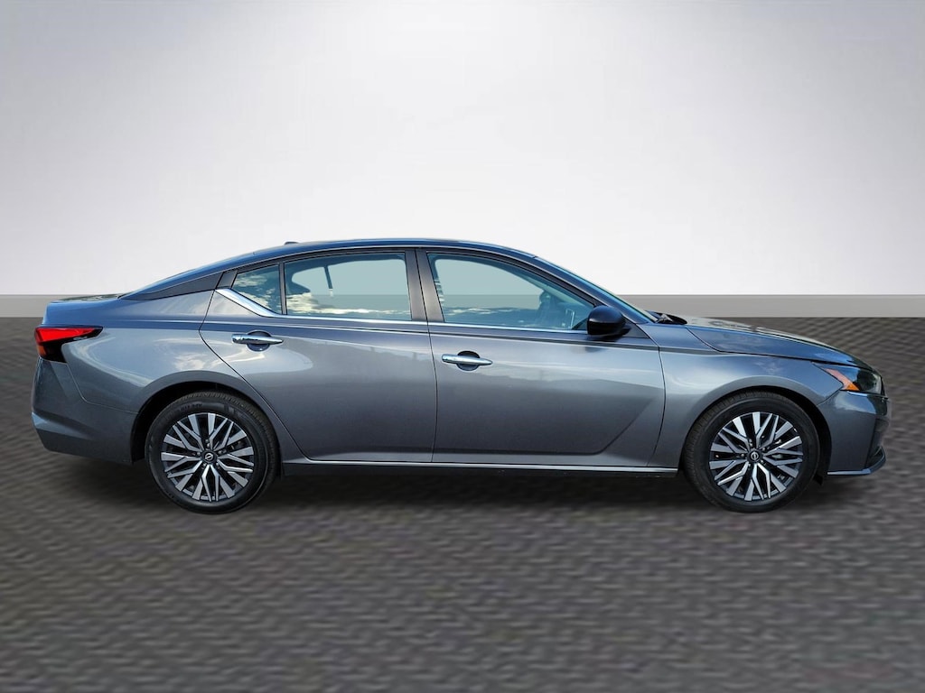 Used 2025 Nissan Altima SV Sedan