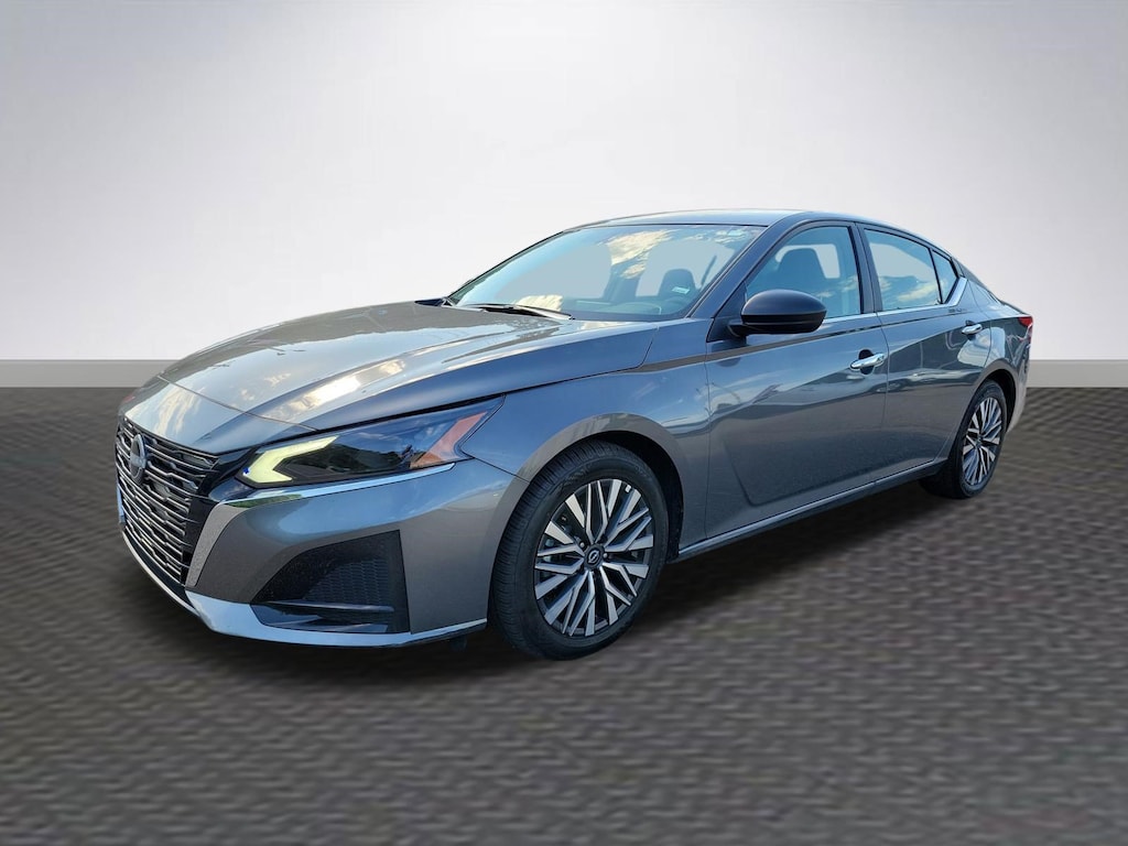 Used 2025 Nissan Altima SV Sedan