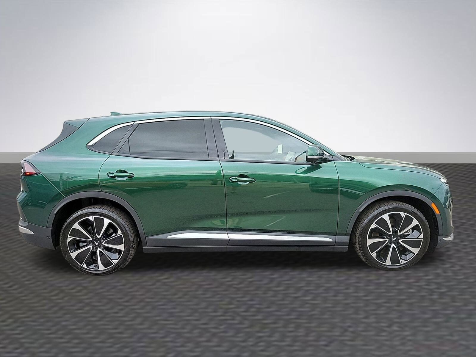 2025 Vinfast VF 8 8 photo 4