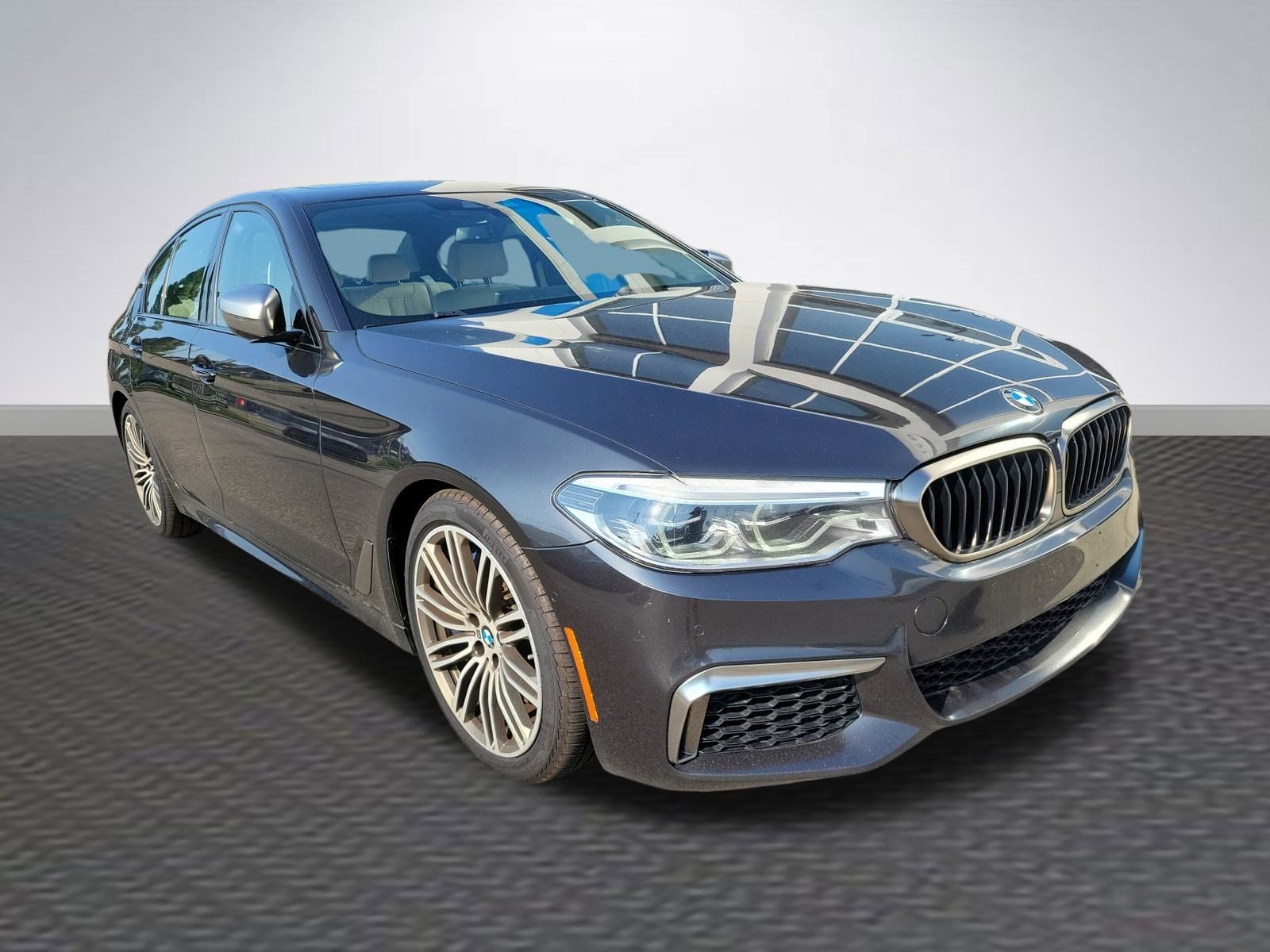 2018 BMW 5 Series M550i's photo