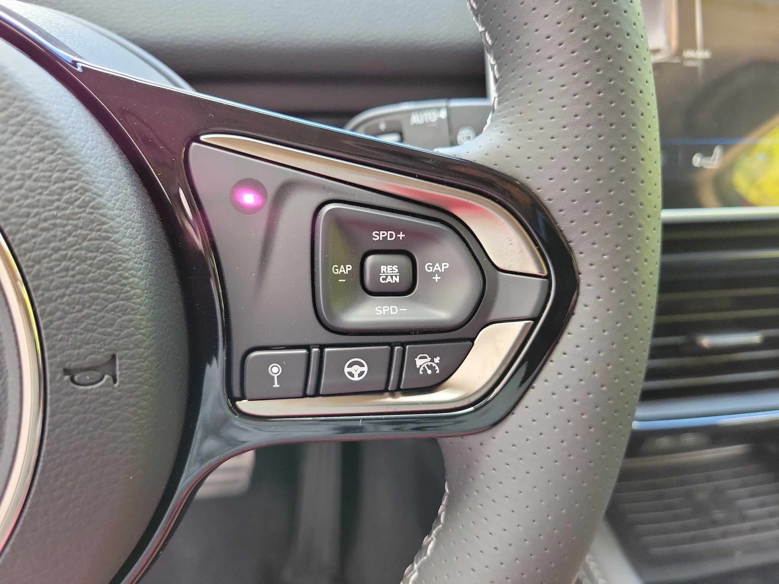 2025 VinFast VF 8 Eco - Photo 29