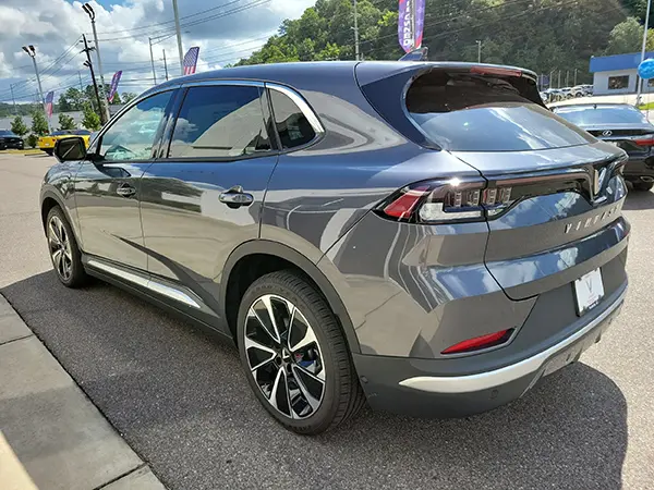 2025 VinFast VF 8 exterior