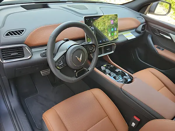 2025 VinFast VF 8 dash