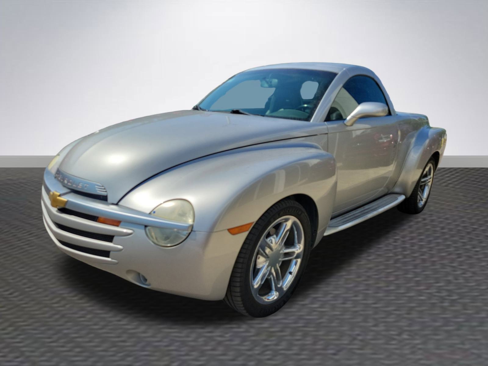 2004 Chevrolet SSR Base photo 3