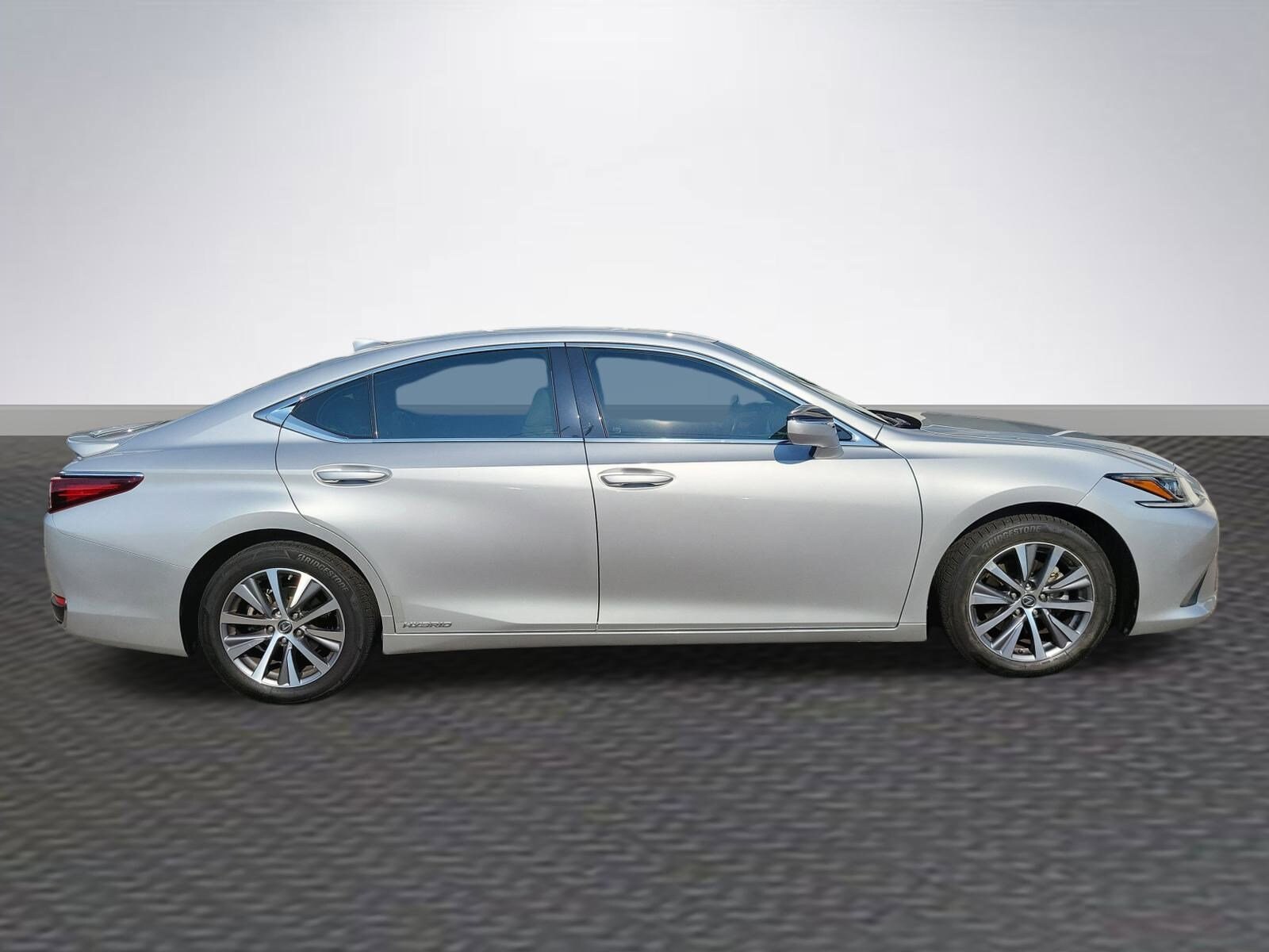 2021 Lexus ES 300h photo 4