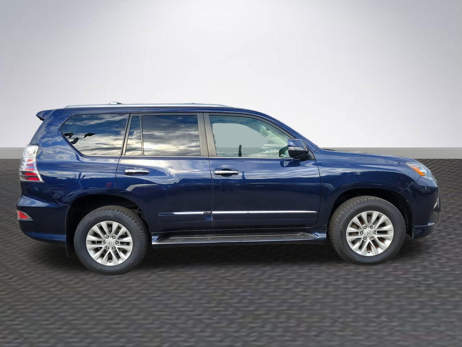 2019 Lexus GX 460 photo 4