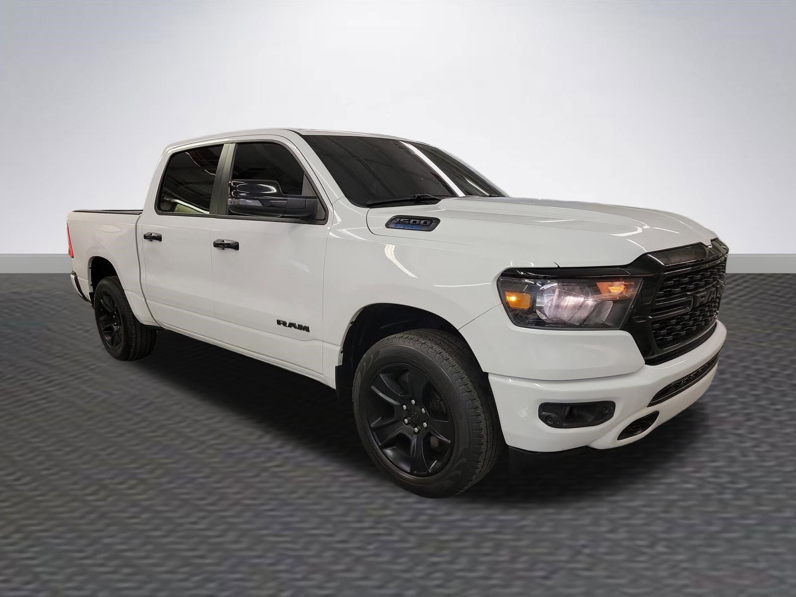 2023 RAM 1500 Big Horn/Lone Star 4x4 Crew Cab 5'7's photo