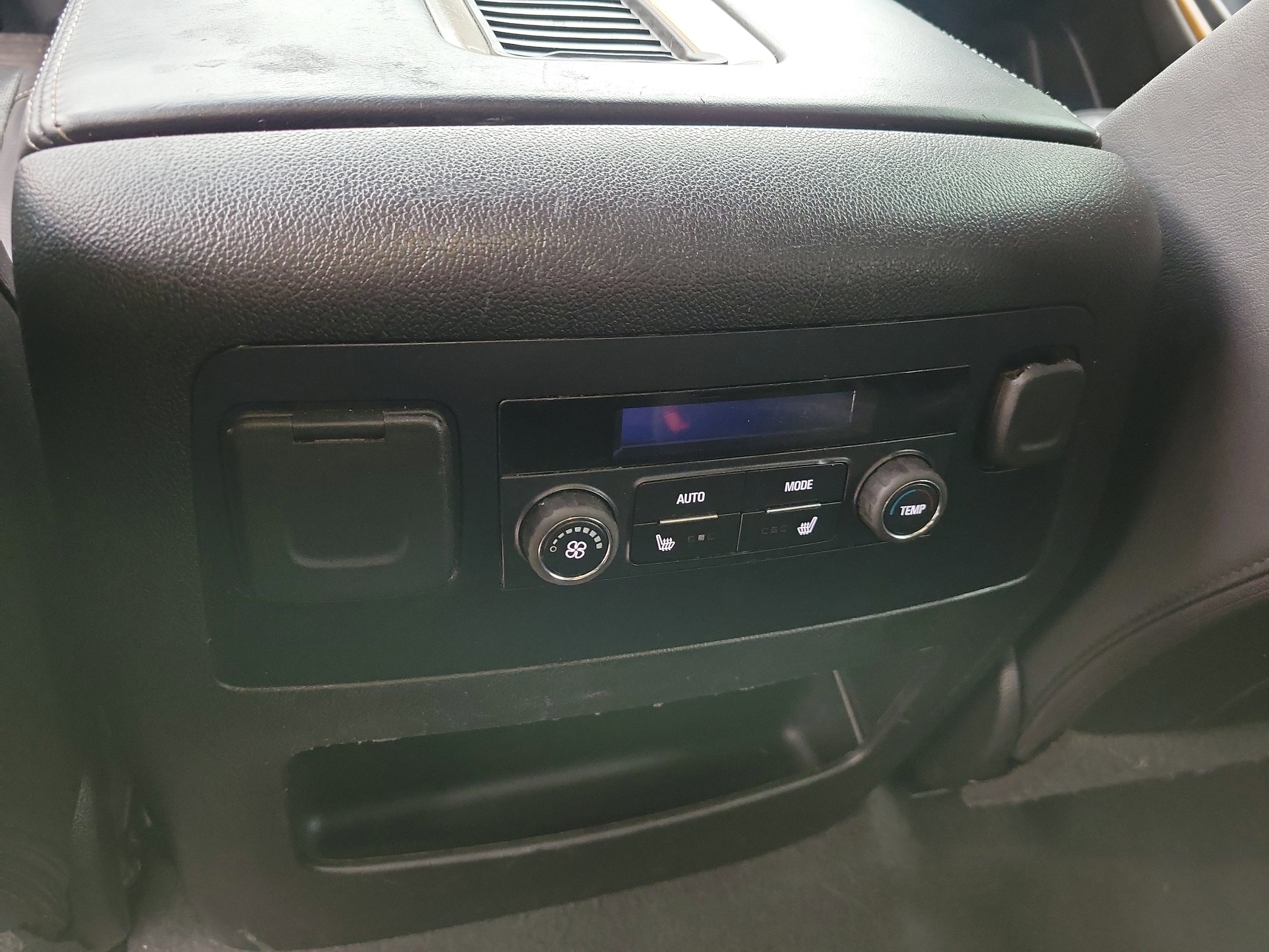 2020 GMC Yukon XL Denali - Photo 14