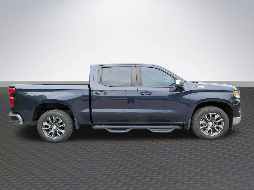 Used 2022 Chevrolet Silverado 1500 LT w/1LT Truck Crew Cab