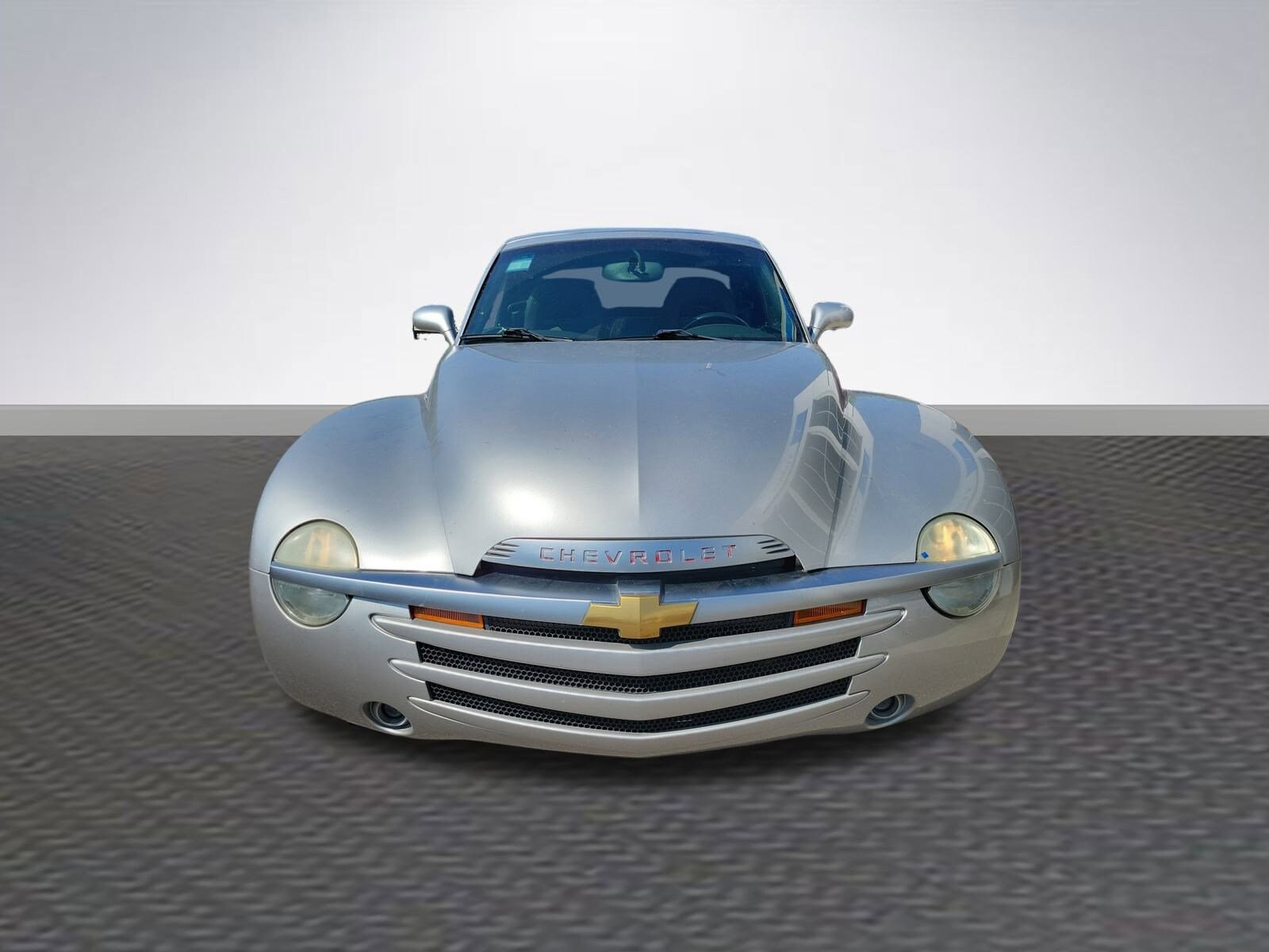 2004 Chevrolet SSR Base photo 2