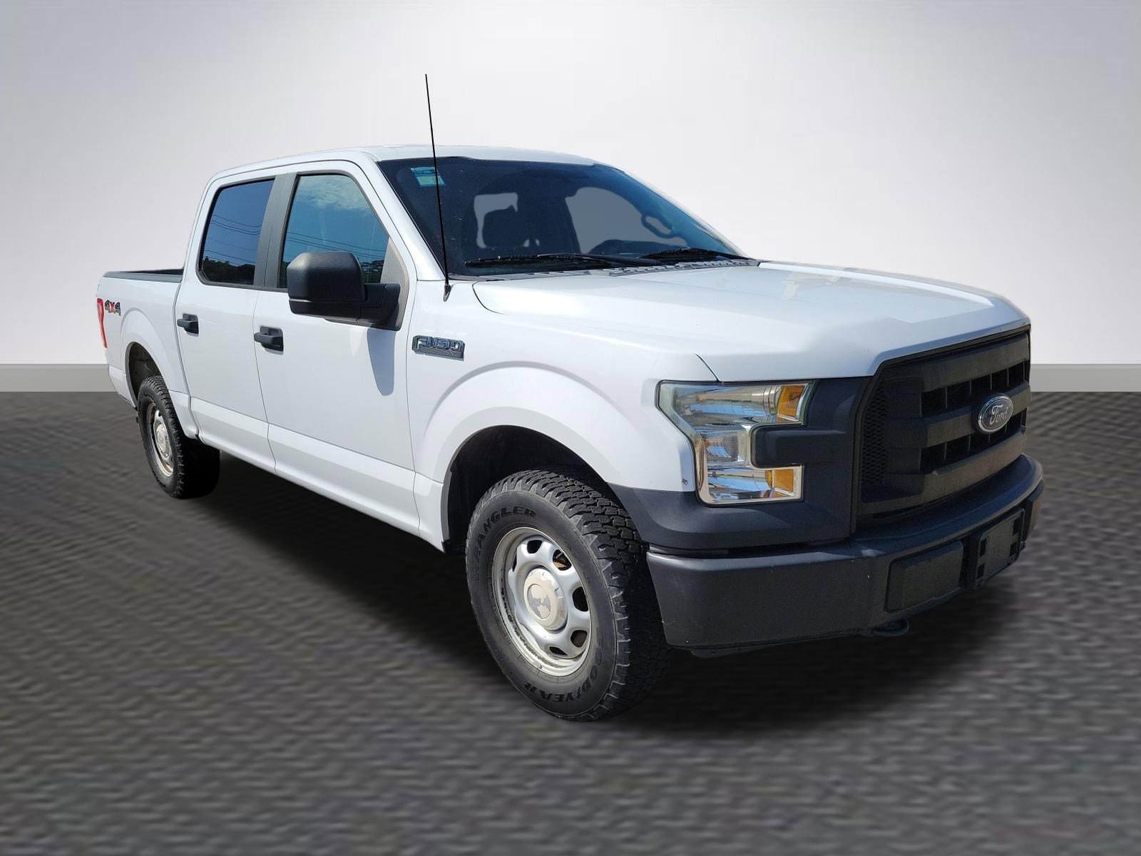 2017 Ford F-150 XL 4x4 SuperCrew 5-1/2 Box's photo