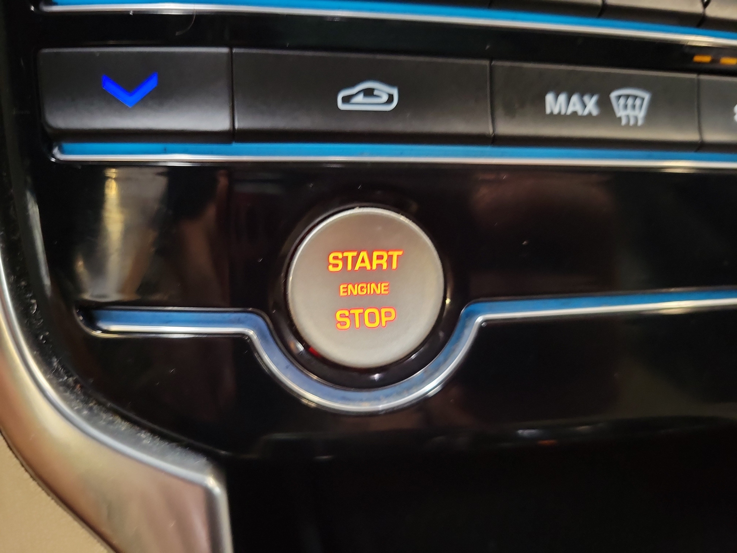 2020 Jaguar XF Premium - Photo 18