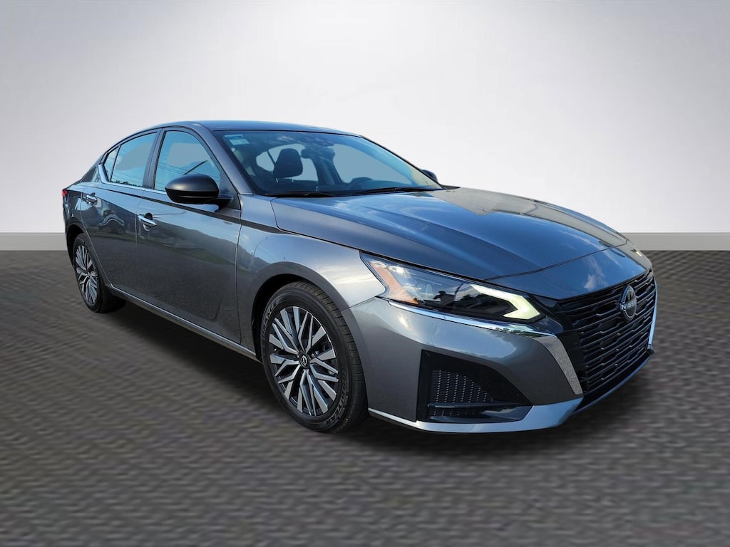 Used 2025 Nissan Altima SV Sedan