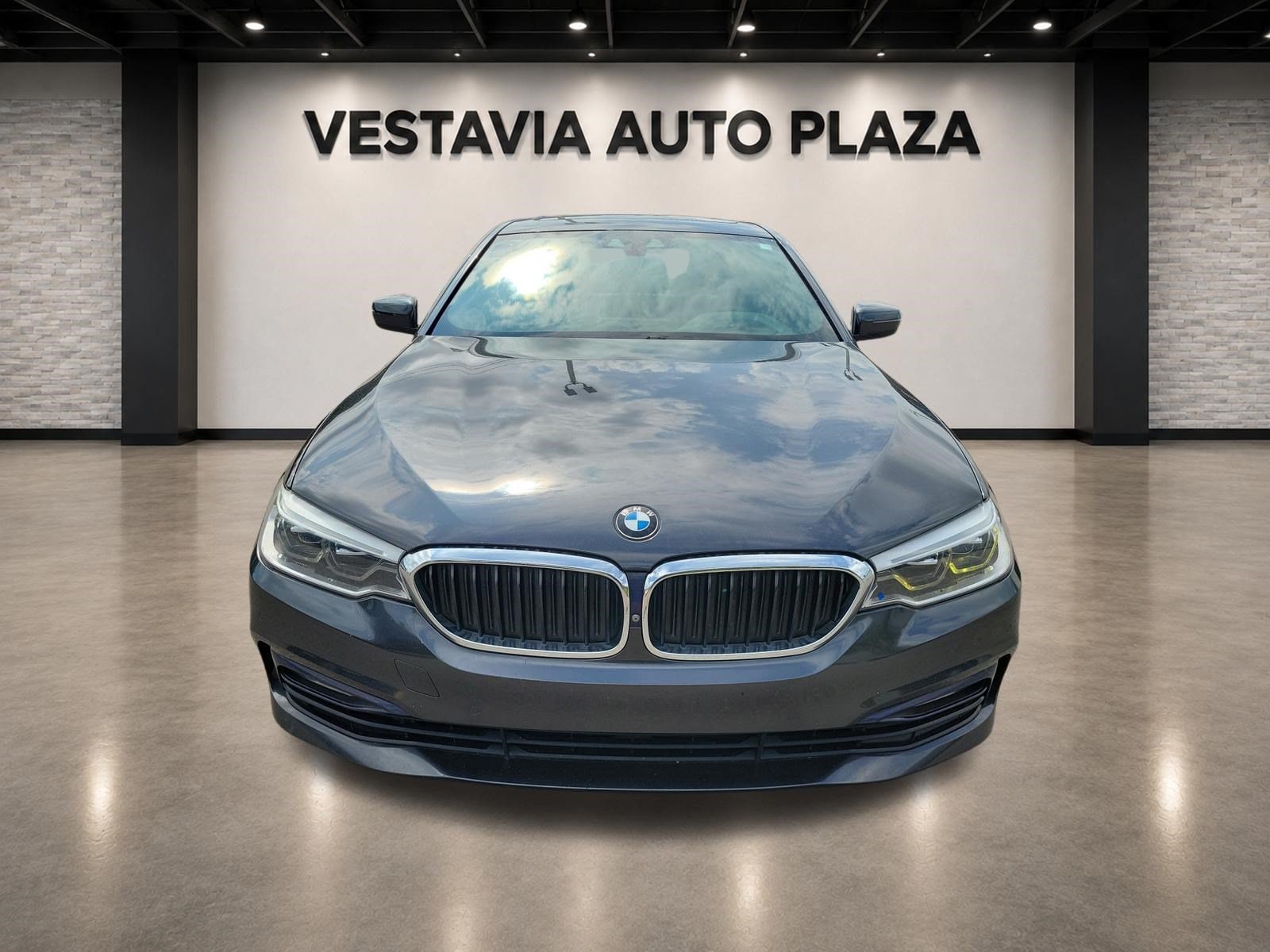 Used 2018 BMW 5 Series 540i with VIN WBAJE7C52JWC55964 for sale in Vestavia Hills, AL