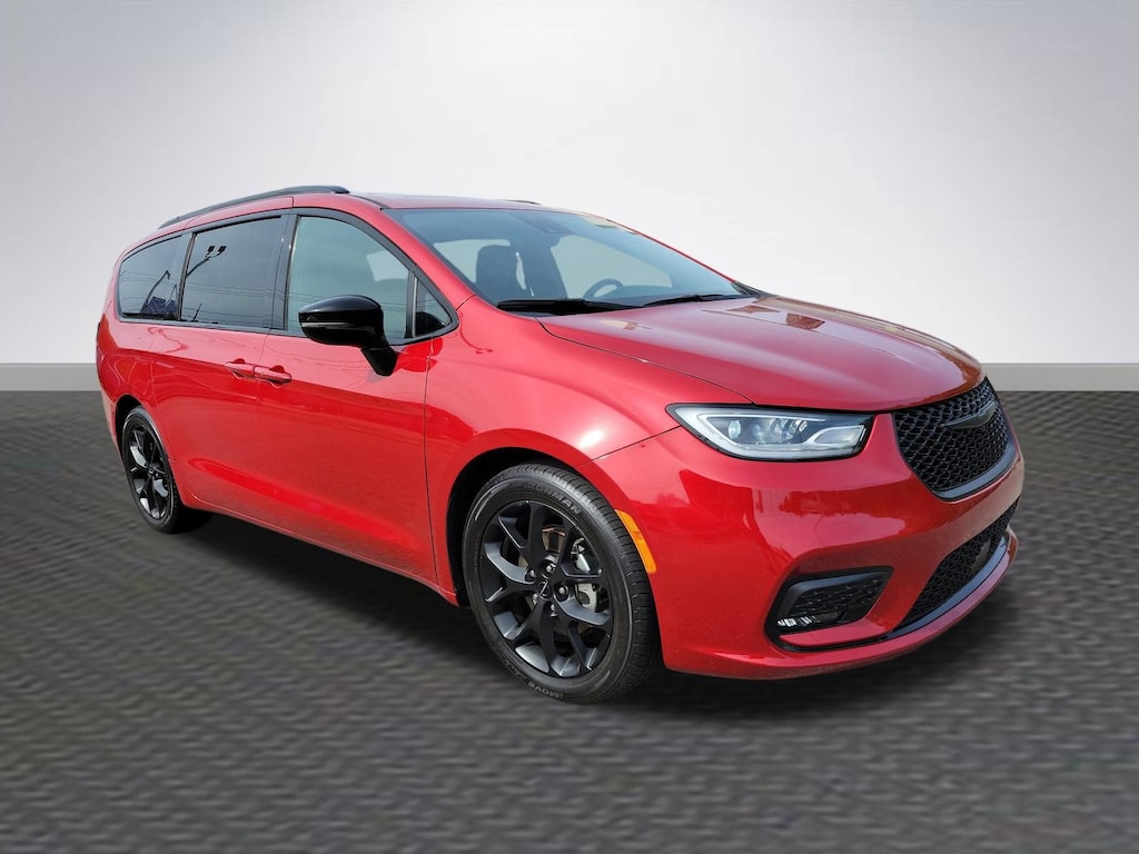 Used 2025 Chrysler Pacifica Limited Van Passenger Van