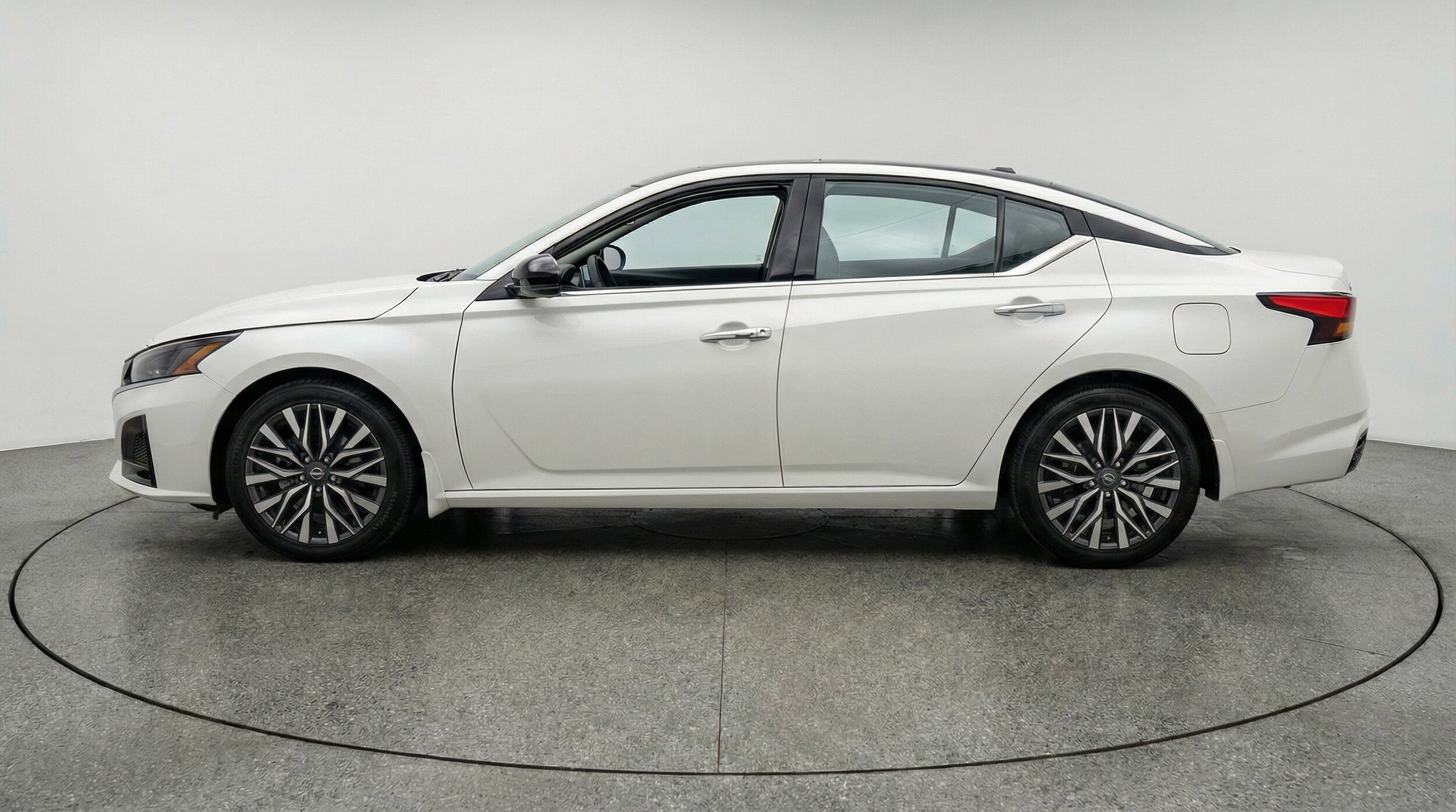 Thumbnail: 2025 Nissan Altima - 5