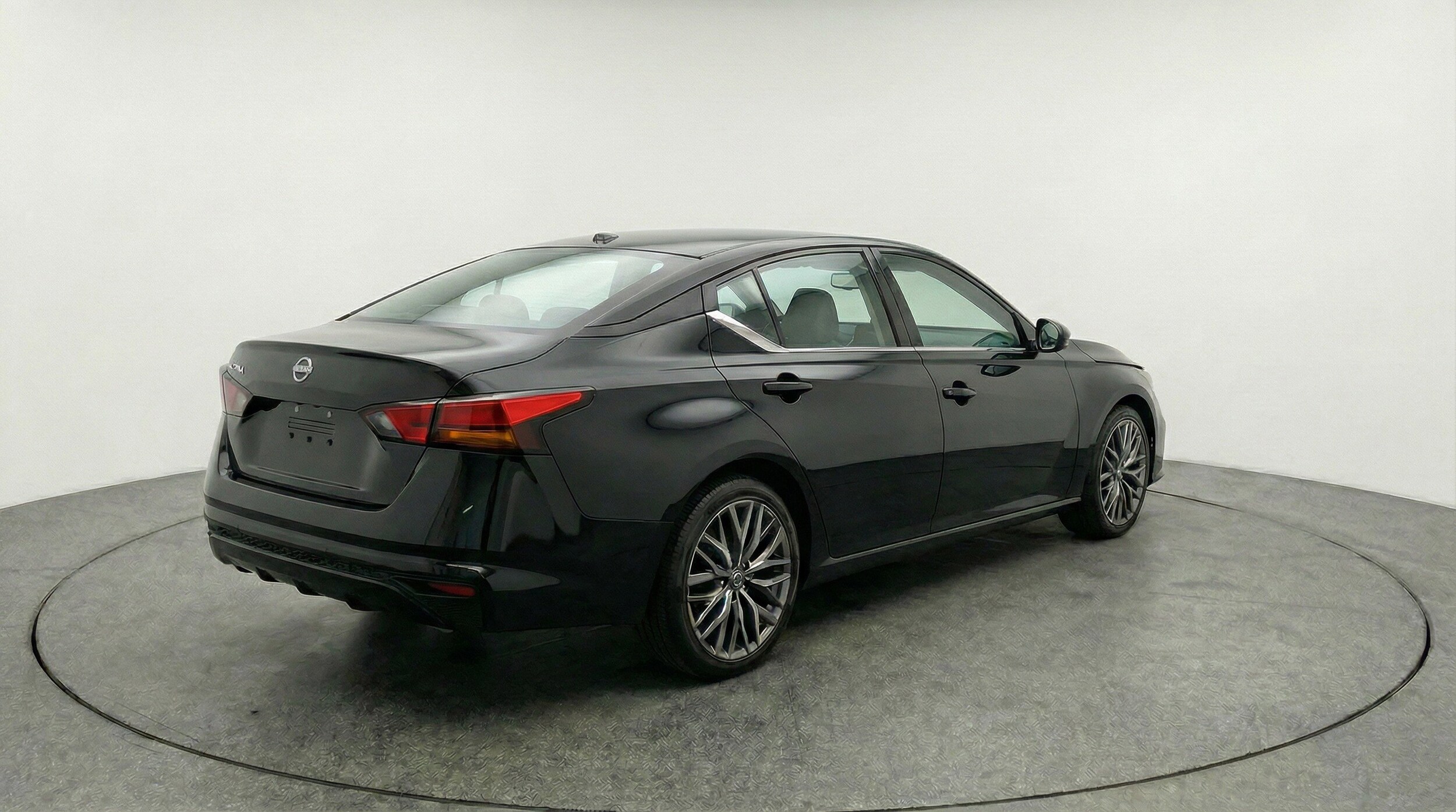 Thumbnail: 2025 Nissan Altima - 9