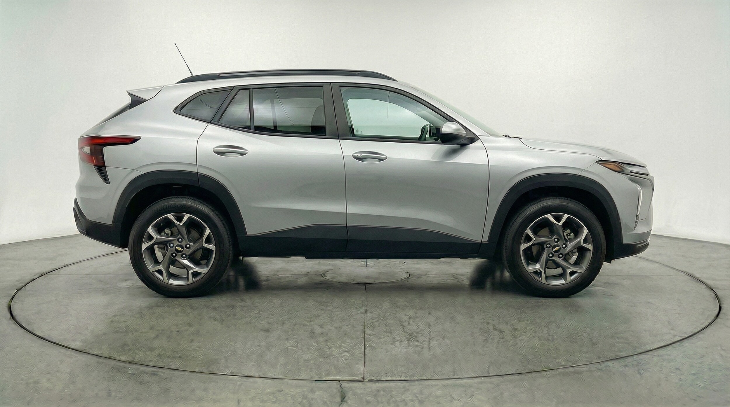 Thumbnail: 2025 Chevrolet Trax - 8