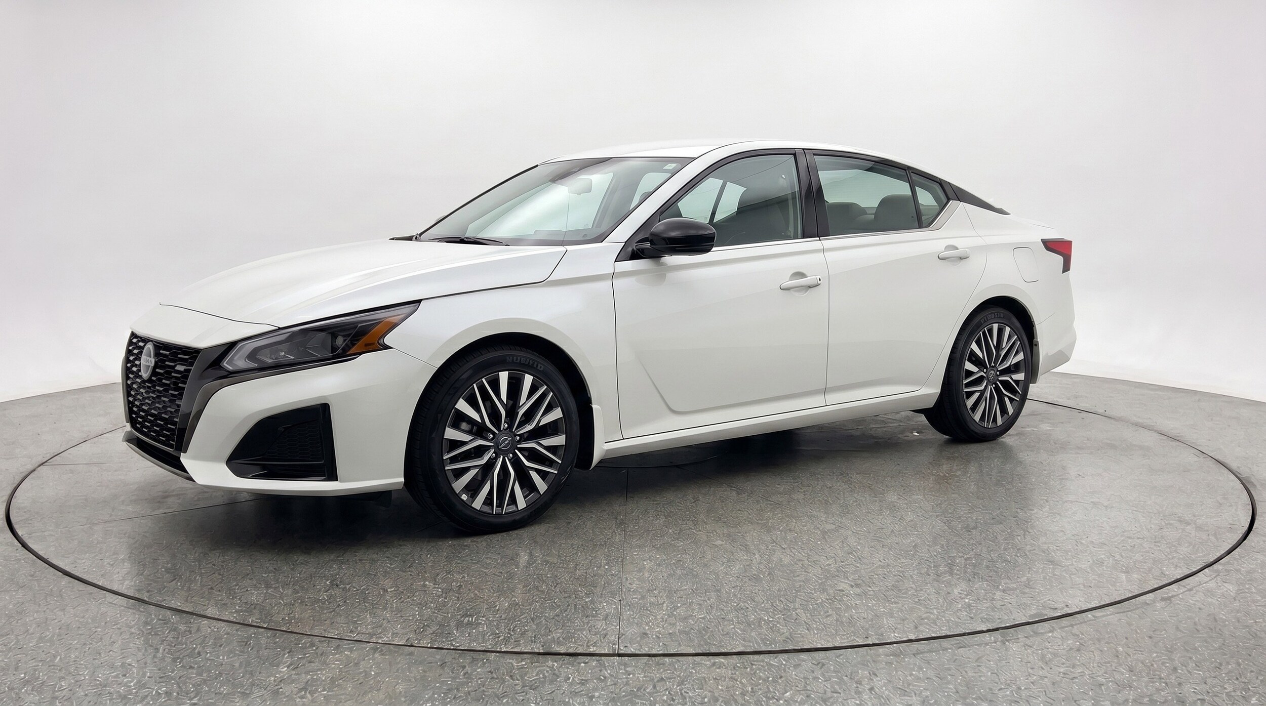 Thumbnail: 2025 Nissan Altima - 3