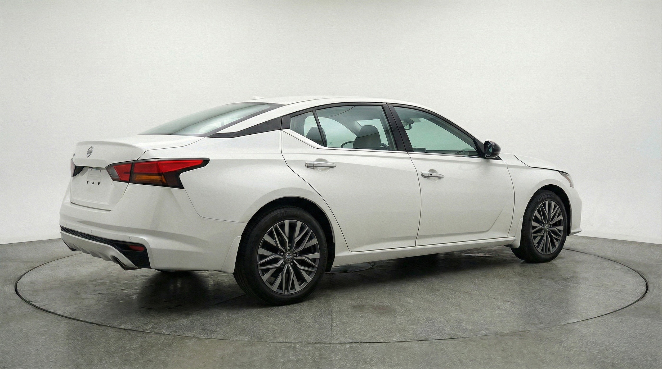 Thumbnail: 2025 Nissan Altima - 9