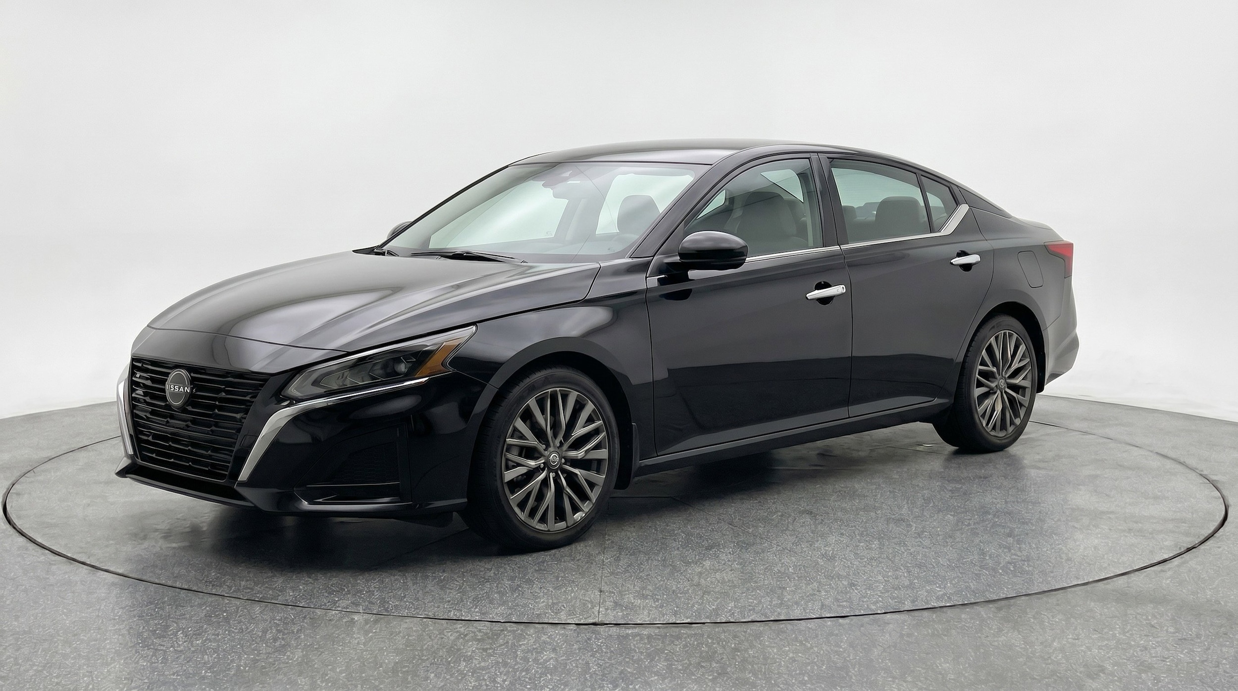 Thumbnail: 2025 Nissan Altima - 3