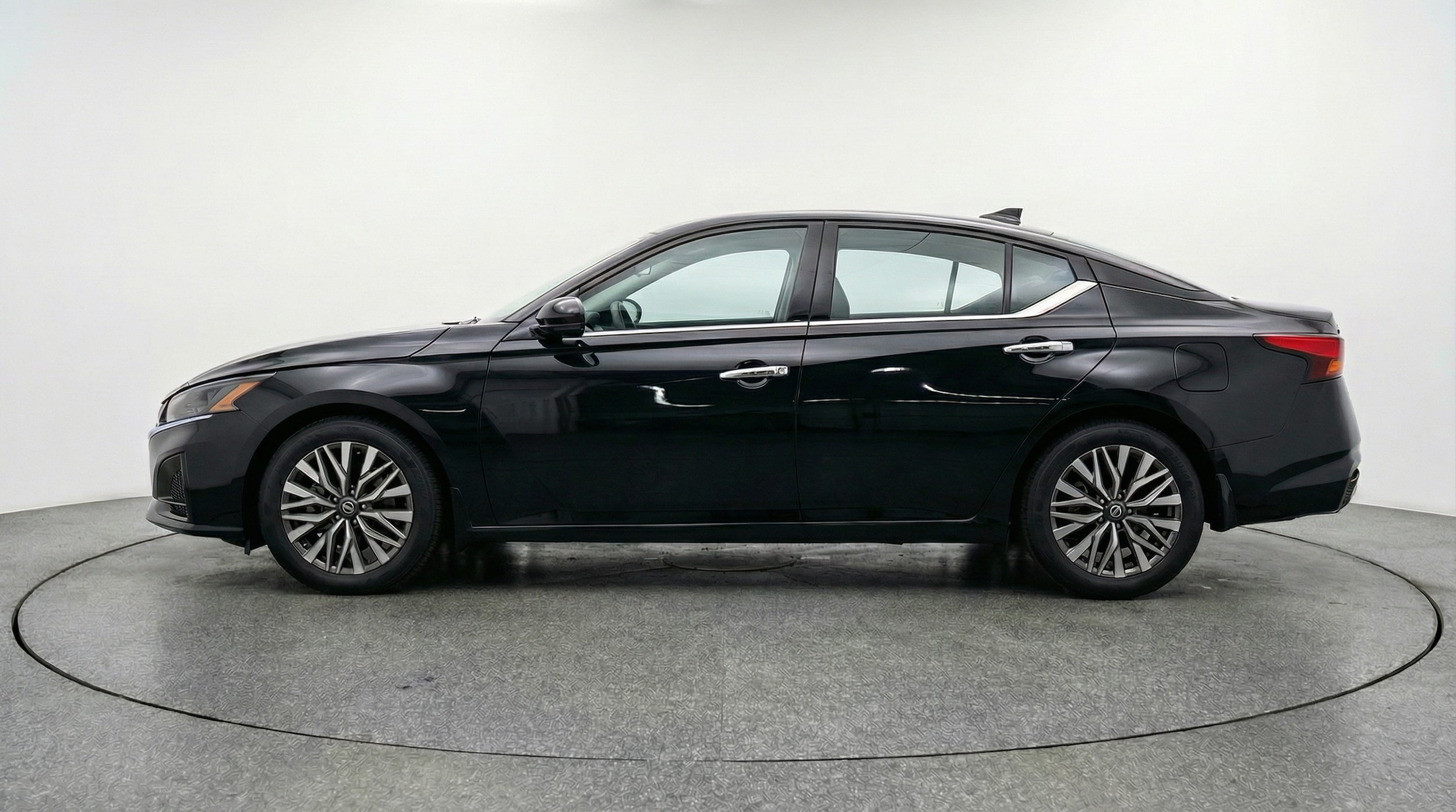 Thumbnail: 2025 Nissan Altima - 4